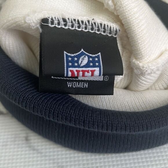 NFL Los Angeles Rams Women's Beanie Hat with Snowflake Detail - Picture 4 of 11